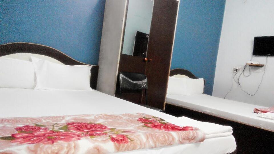Hotel Pragya International Varanasi Room photo