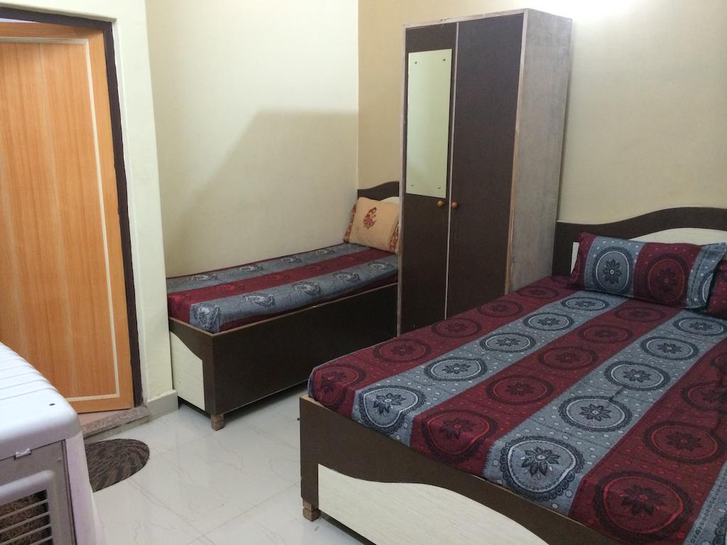 Hotel Pragya International Varanasi Room photo